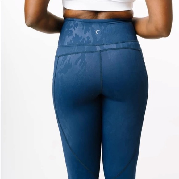 Navy Blue Capri Leggings With Pocket